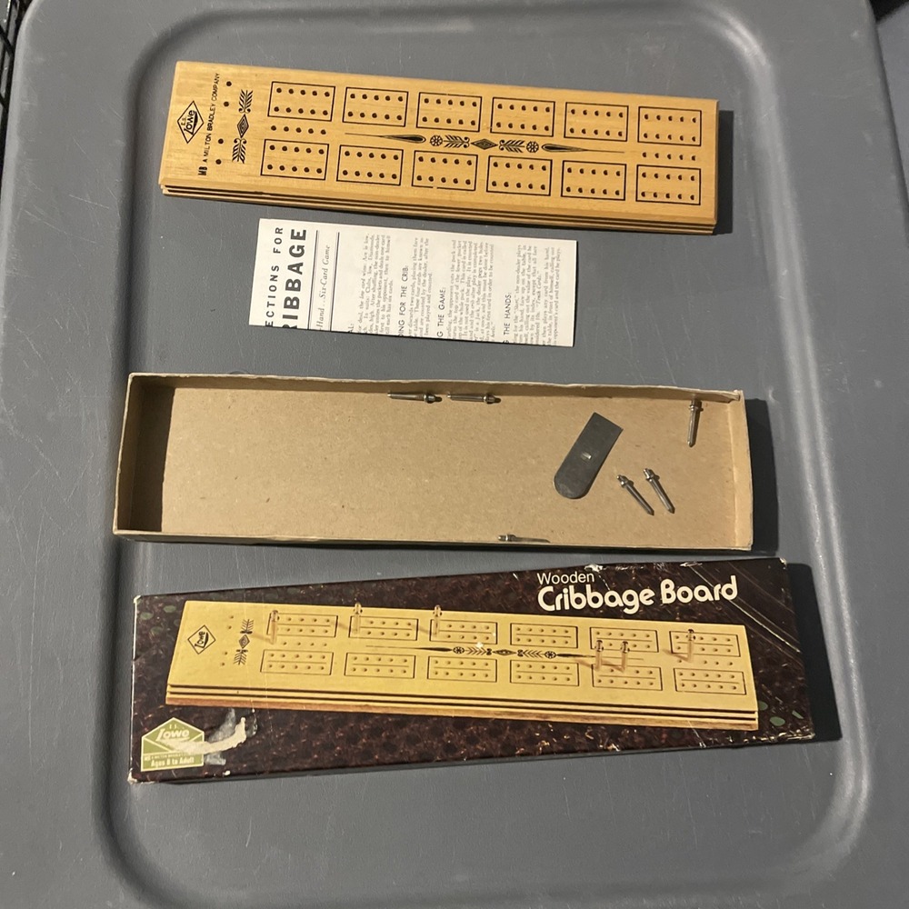 1974‎ LOWE Wooden Cribbage Game Board - Bradley Co.